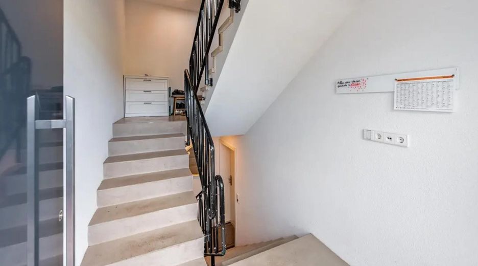 ‘‘Ruhig & grün: Helle 96m² Terrassen-Wohnung mit moderner Ausstattung und guter Anbindung‘‘ – Flur