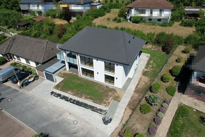 Hochwertiges Massivbau Einfamilienhaus / Zweiparteienhaus – Haus Außenansicht Oben