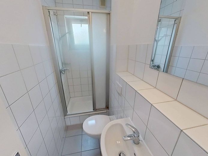 Komfortabel ausgestattete 4-Zimmer-Wohnung mit BALKON – Bad II