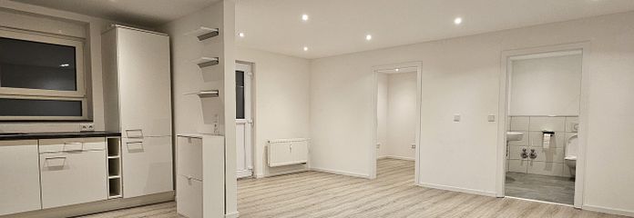 Moderne 4-Zi.-Wohnung mit Küche u. Garage in TBB – Wohn-/Esszimmer