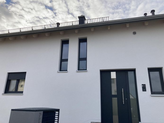 Ampia casa unifamiliare luminosa e inondata di luce – Foto 2