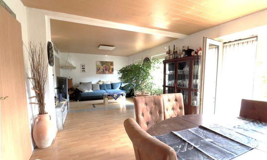 Charmantes Einfamilienhaus mit PV-Anlage und  viel Platz für die ganze Familie in Lehre ! – Wohn-Esszimmer