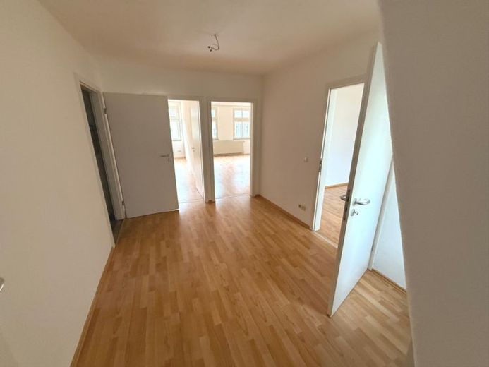 Ihre traumhafte 3-Raum-Wohnung mit großer Dachterrasse mitten im Zentrum von Gera – Foto 1