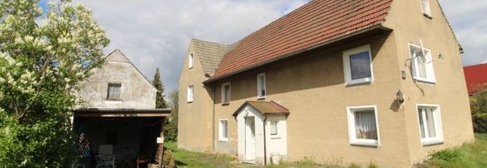 Ländlich ruhig gelegenes Wohnhaus für eine Familie + Nebengelass