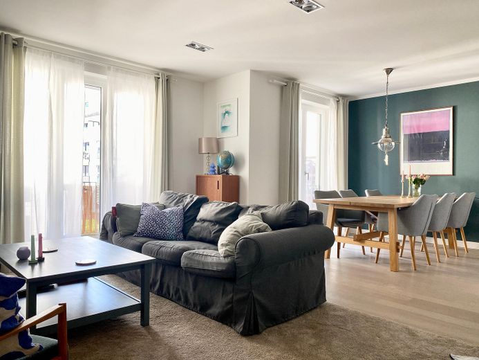 Appartamento di 3 locali di 92m² inondato di luce con 2 balconi, Ottensen/Othmarschen – Wohnzimmer / Esszimmer