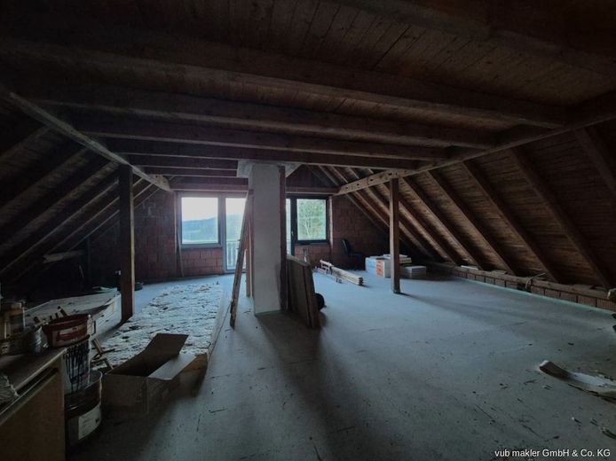 RESERVIERT Vielseitiges Wohn- und Geschäftshaus mit Einliegerwohnung auf großzügigem Grundstück in Pullenreuth – VUB0002334-16