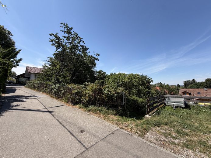 Traumhaftes Hanggrundstück mit Bergblick – 550 m²  in Denklingen – Foto 3