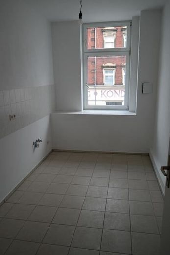 Großzügige 3-Zimmer mit Laminat, EBK und Wannenbad in zentraler Lage! – SAM_7704
