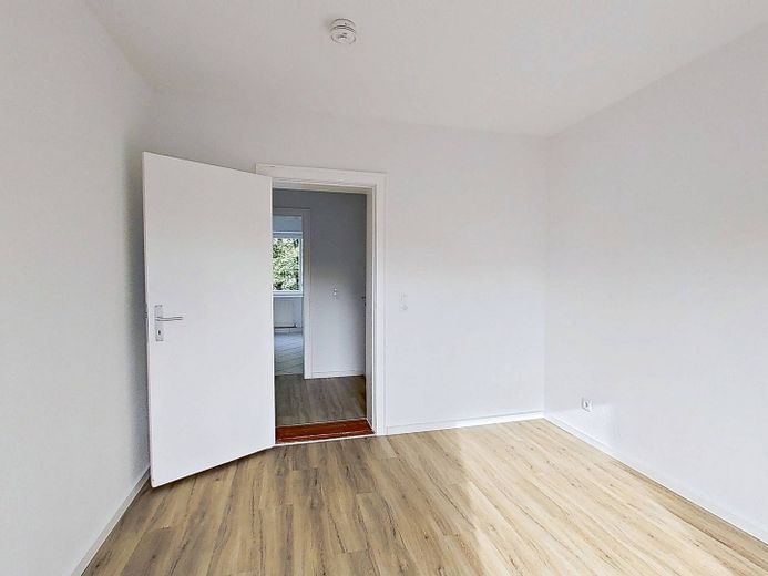 Einziehen und für den Herbst einkuscheln - mit einem KALTMIETERLASS: 3-Zimmer-Wohnung mit BALKON in fußläufiger Nähe zum Kanal – Ansicht II: Schlafzimmer II