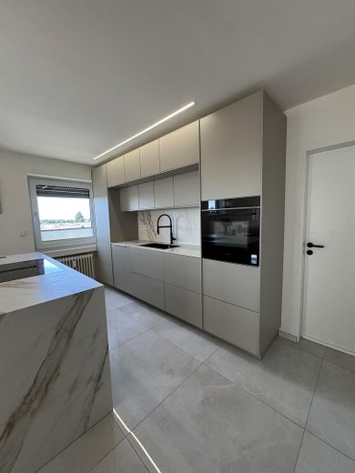 Moderno appartamento di 4 locali | 121,5 m² | garage incluso | 2 balconi | cucina con isola | cantina | posizione eccellente – Foto 4