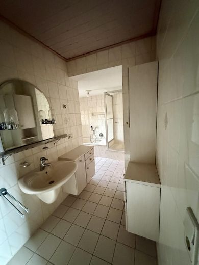In ristrutturazione – ampio appartamento al piano terra con grande terrazza, spazio per famiglia e cane – Bad