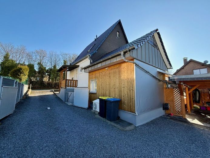 Fröndenberg-Hohenheide: Altbau, aber nicht vom alten Eisen - Energetisch und technisch im TOP Zustand! – Rückansicht - Anbau - Einfahrt