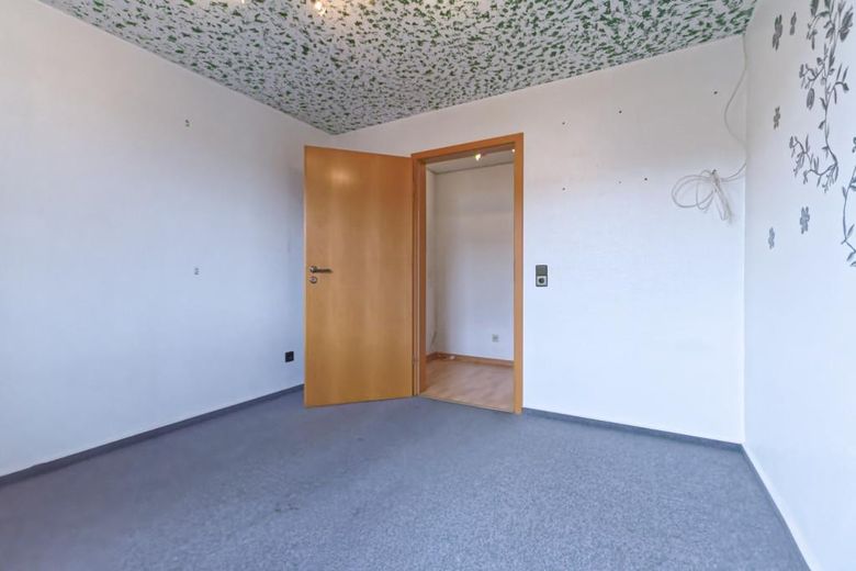 SENZA PROVVIGIONE: Luminoso appartamento di 4 locali a OB-Sterkrade -Eccellenti condizioni energetiche! – Kinderzimmer