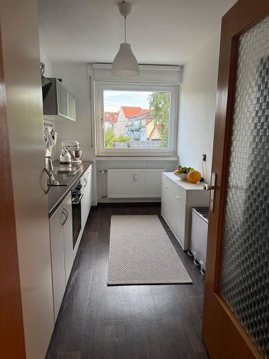 Appartement 3 pièces en Weststadt – 74 m², rénové, balcon, avec potentiel de valorisation – Küche