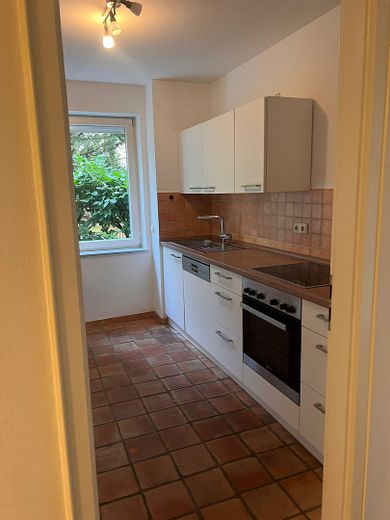 Küche mit Blick ins Grüne