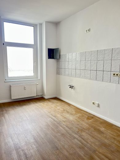 3-Zimmer-Whg, frisch modernisiert, Dusch-Wannenbad, Gäste WC, große Küche – Küche 2