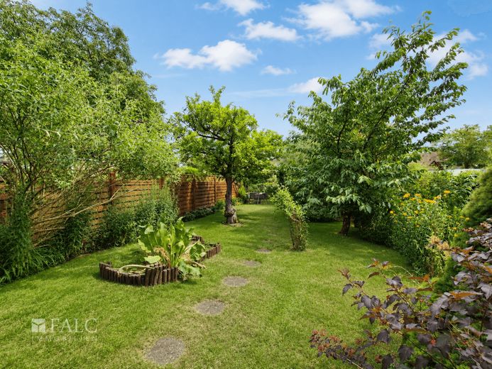 Attraktives Reihenhaus mit Terrasse, Garten und zahlreichen Extras - FALC Immobilien – Garten