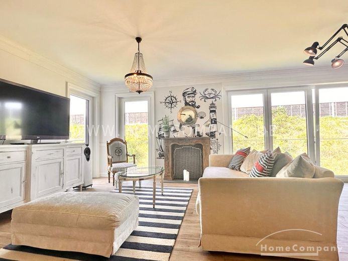 Lichtdurchflutete Designwohnung mit Balkon – 27de0b770e2afa63c96a2eb86dd8a6af6ff465b4.jpg