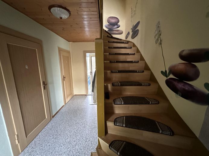 Eigenheim am SW-Stadtrand mit schönem Garten – EG Flur