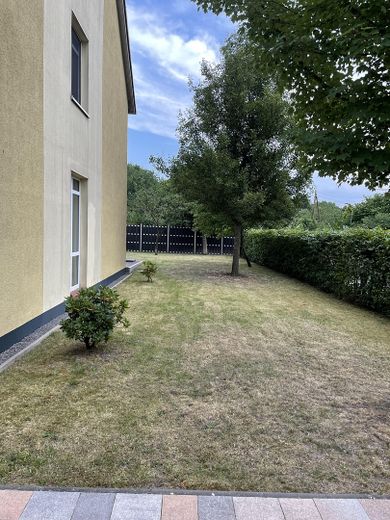 Aussen- Garten seitlich