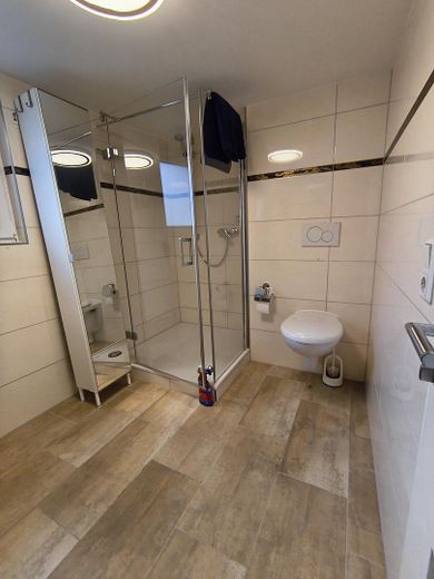 Na sprzedaż uroczy dom jednorodzinny ze stodołą i pomieszczeniami gospodarczymi w sercu 61239 Ober-Mörlen – Photo 13
