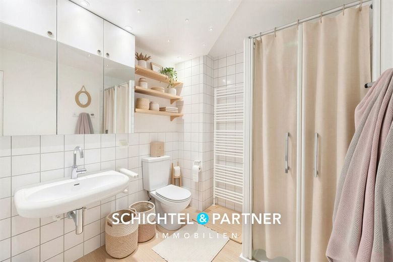 Hulsberg | Vermietetes Reihenhaus mit fünf Etagen, Garten und Garage – S&amp;P | Badezimmer (digitales Staging)
