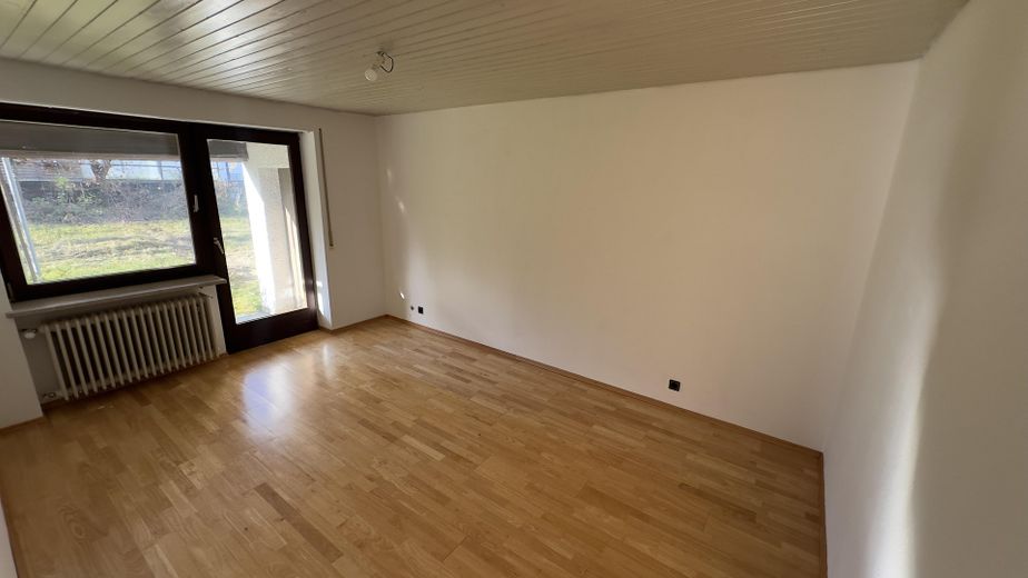 Großzügiges Einfamilienhaus mit traumhaftem Garten zu verkaufen – Schlafzimmer 2 EG