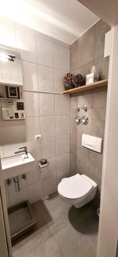 PF-Friedenstraße: curato appartamento di 3,5 locali con balcone, tranquilla posizione nel verde - SENZA PROVVIGIONE – Gäste WC separat