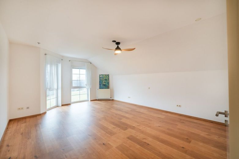 Einfamilienhaus mit Einliegerwohnung, Doppelgarage und Garten. Willkommen in Horhausen! – Kinderzimmer I im Dachgeschoss