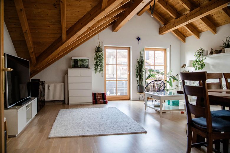 Großes helles Wohnzimmer