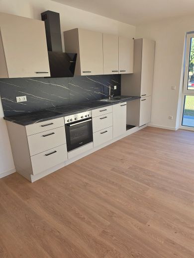 Erstbezug: Moderne Obergeschosswohnung mit Balkon sowie energieeffizientem Wohnkomfort – Offene Wohnküche