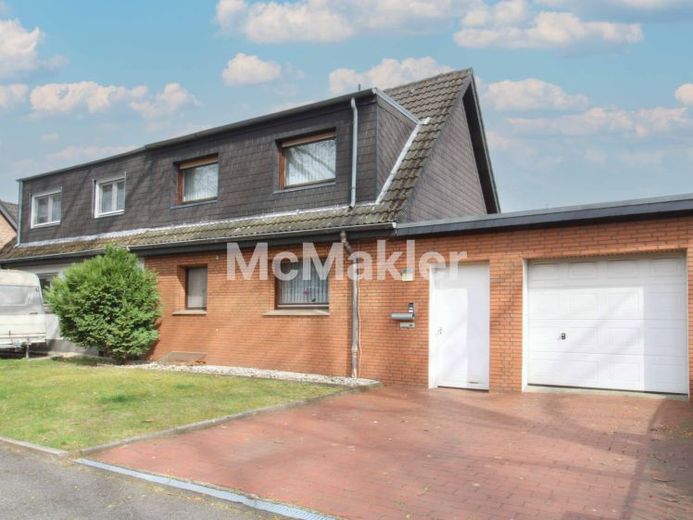 Charmantes Einfamilienhaus mit großem Garten, Teich, Kamin und Garage in Marl – Foto 1
