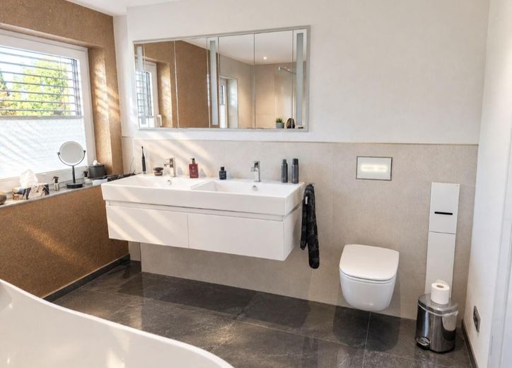 Villa urbana con estilo, tecnología moderna y confort exclusivo – Badezimmer