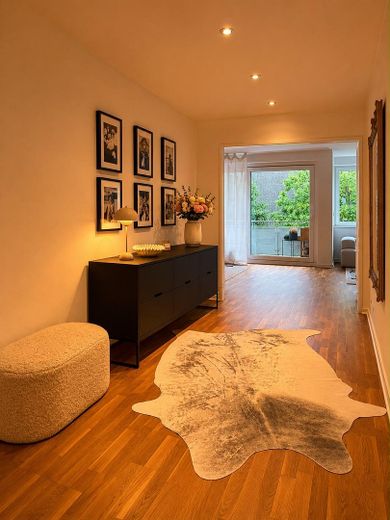 Lage! Lage! Lage! 2. Bezug kernsanierter Traumwohnung mit Gartenblick – Flur