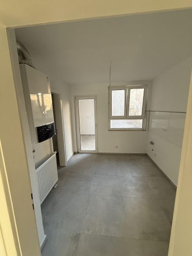 Erstbezug nach Kernsanierung- großzügige 4-Zimmer- Wohnung im Erdgeschoss – Küche
