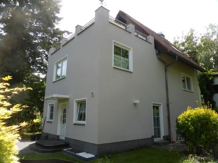 Nähe Oberhofer Platz-gepflegtes Einfamilienhaus in idyllischer Lage mit Dachterrasse und zwei Bädern – Foto 1