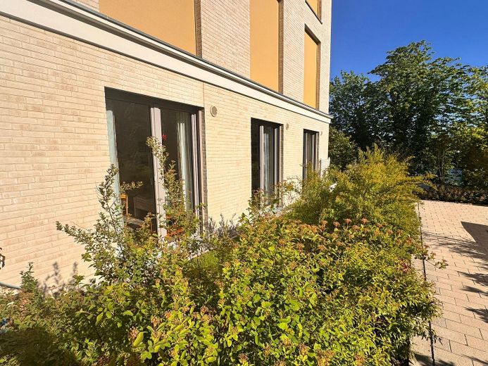 Grünstreifen an Wohnung