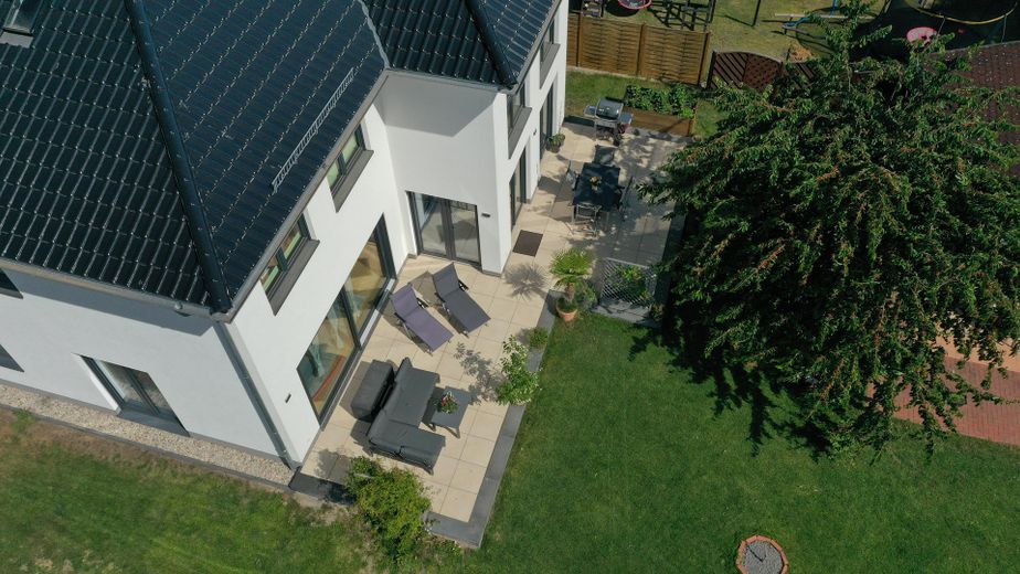 Luxus-Einfamilienhaus in Falkensee | zusätzliches Bauland | provisionsfrei |direkt vom Eigentümer – Terrasse von oben