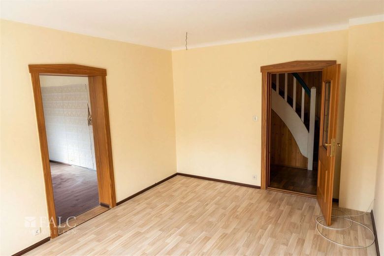 Charmantes Haus mit Sanierungspotential auf großem Grundstück – Zimmer EG