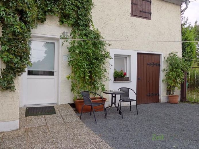 (EF0475_M) Dresden: Radebeul, kleines separates Apartment, möbliert, WLAN, Waschmaschine inklusive, Sitzecke im Garten – फोटो 1