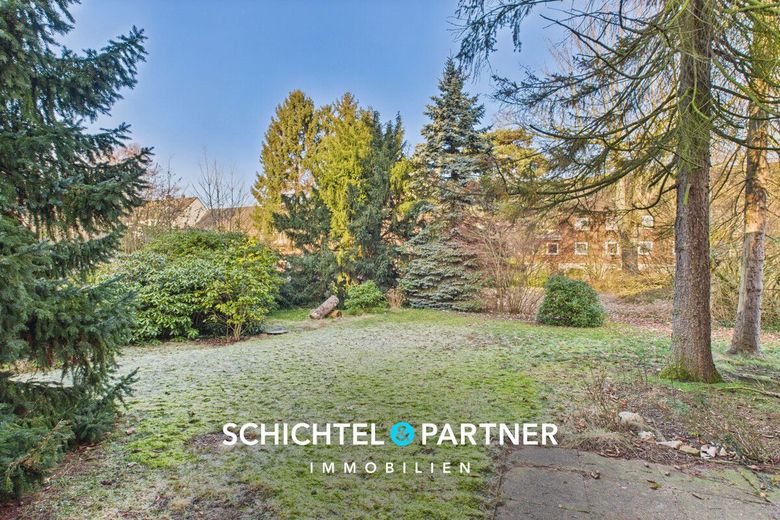 Ohlenhof | Geräumiges Dreiparteienhaus mit großem Grundstück und Gewerbe – S&amp;P | Garten