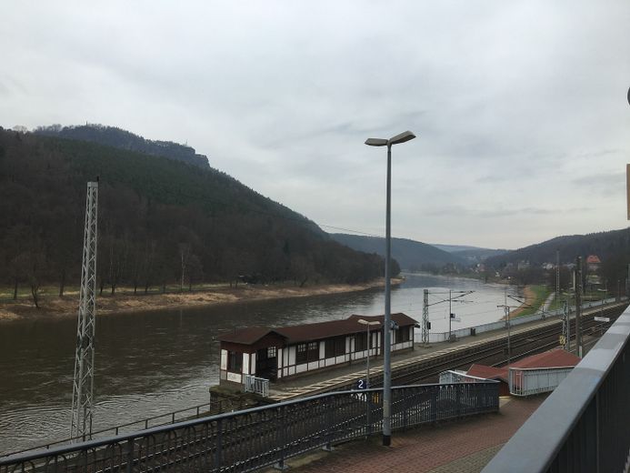 Blick zum Bahnhof / zur Elbe