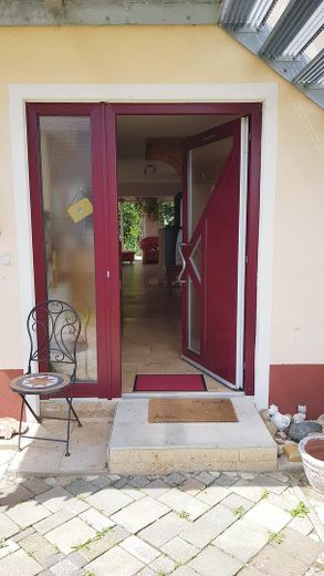 Haus 1877 qm Grund, Barrierefrei BJ 2013 kl. Nebengebäude Tierhaltung Verkehrsanb. Nürnberg München – Eingangsbereich EG