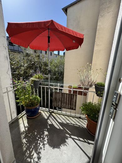 gern an WG`s, Charmante Altbauwohnung mit 2 Balkonen, 3–4 Zimmer, EBK, Bad mit Badewanne – Balkon hinten