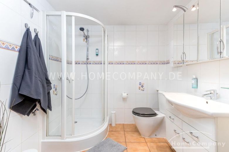 **Helle, großzügige und frisch renovierte 2,5 Zimmer Wohnung mit Balkon** – 0105ab924ec0c9066174d2d4b27c8da1e4d893a4.jpg