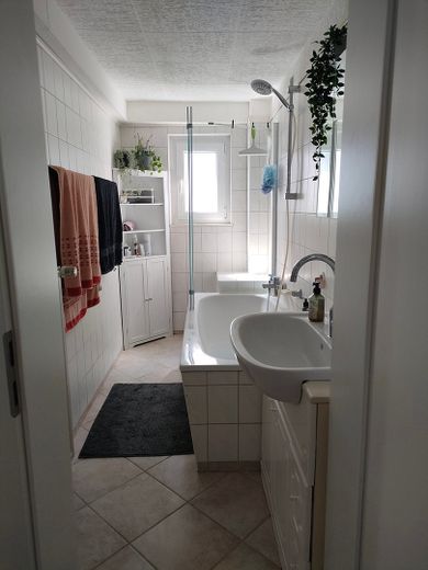 Freist. Einfamilienhaus mit Garten, Doppelgarage und Carport – Foto 14