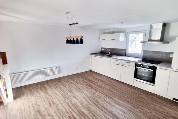 Maisonette-Wohnung mit vier Zimmern und EBK in Simmozheim