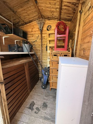 Sonnige 3-Zimmerwohnung mit Garten und Blick auf die Weinberge – Gerätehütte innen