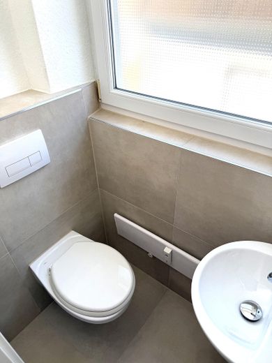 Prima occupazione dopo la ristrutturazione - appartamento di 4 locali – Gäste WC