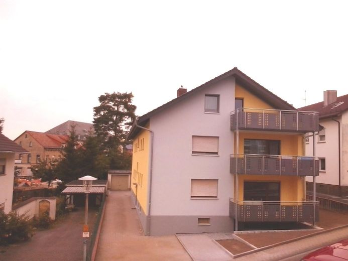 Schöne, helle DG-Wohnung mit großem Balkon – Foto 1